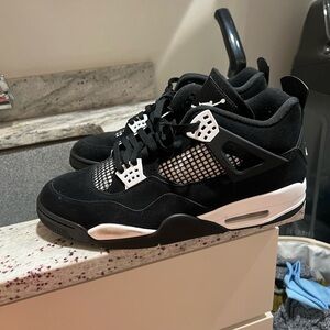 Jordan 4 “white thunder” USED. Size 13.